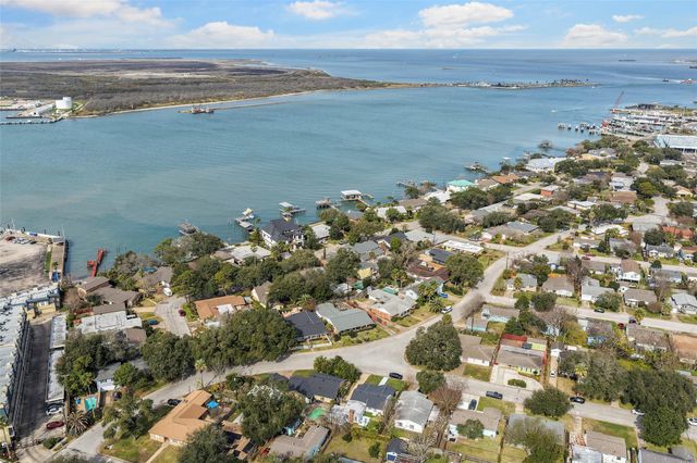 113 Tarpon Avenue, Galveston, TX 77550