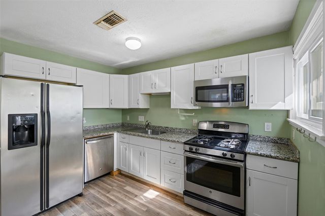 113 Tarpon Avenue, Galveston, TX 77550