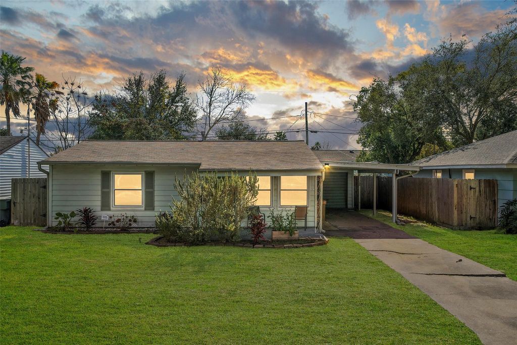 113 Tarpon Avenue, Galveston, TX 77550