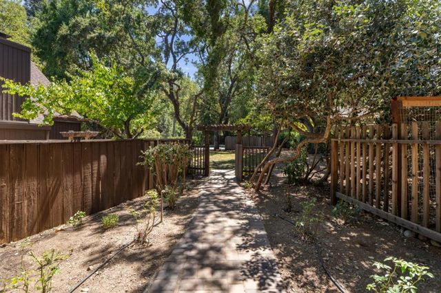 19544 Sky Oaks Way, Los Gatos, CA 95030