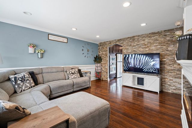 625 MORTON Street, Hoffman Estates, IL 60169