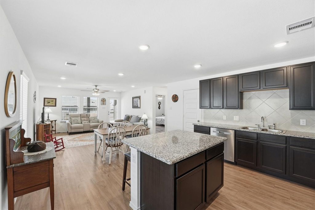4535 Pinehurst Trace Drive, Pinehurst, TX 77362