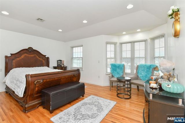 1 Lincoln Place, Moonachie, NJ 07074