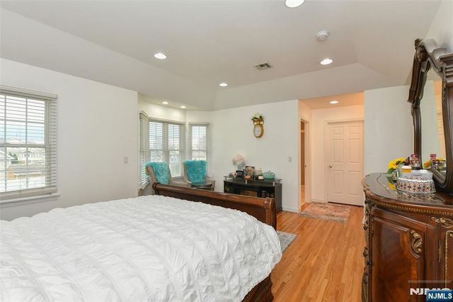 1 Lincoln Place, Moonachie, NJ 07074