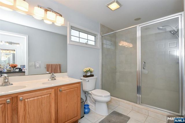 1 Lincoln Place, Moonachie, NJ 07074