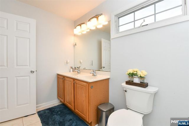 1 Lincoln Place, Moonachie, NJ 07074