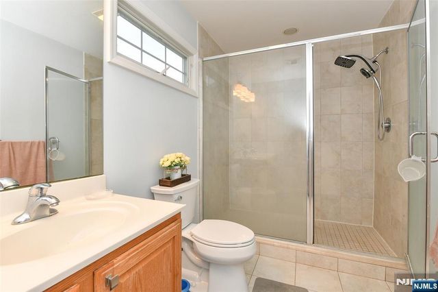 1 Lincoln Place, Moonachie, NJ 07074