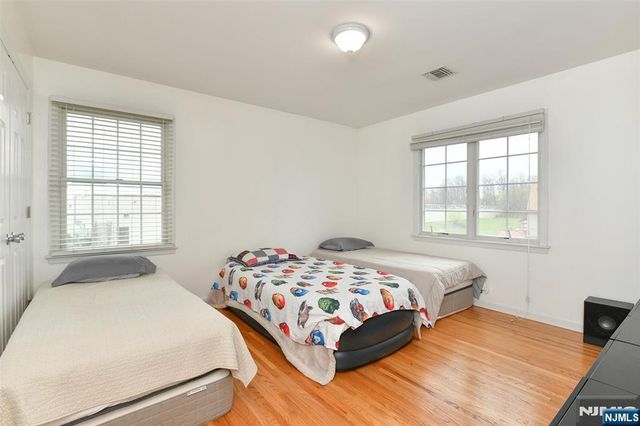 1 Lincoln Place, Moonachie, NJ 07074