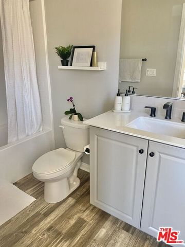 713 Daniel Freeman Circle, Inglewood, CA 90301