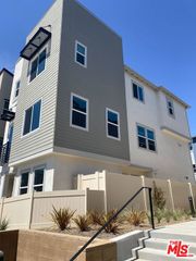 713 Daniel Freeman Circle, Inglewood, CA 90301