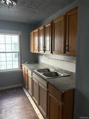 13522 Glastonbury Avenue, Detroit, MI 48223