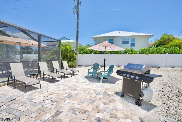 240 Fairweather LN, Fort Myers Beach, FL 33931