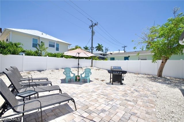 240 Fairweather LN, Fort Myers Beach, FL 33931