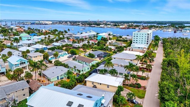 240 Fairweather LN, Fort Myers Beach, FL 33931