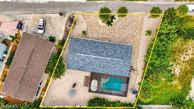 240 Fairweather LN, Fort Myers Beach, FL 33931