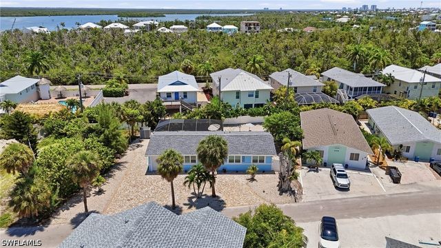 240 Fairweather LN, Fort Myers Beach, FL 33931