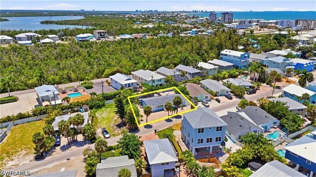 240 Fairweather LN, Fort Myers Beach, FL 33931