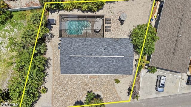 240 Fairweather LN, Fort Myers Beach, FL 33931