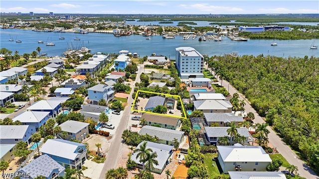 240 Fairweather LN, Fort Myers Beach, FL 33931