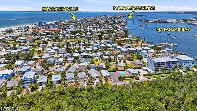 240 Fairweather LN, Fort Myers Beach, FL 33931