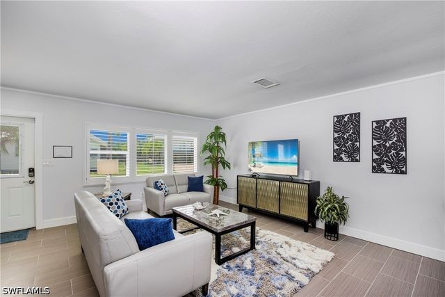 240 Fairweather LN, Fort Myers Beach, FL 33931