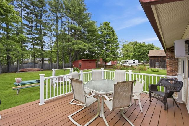 201 Batchelor St, Granby, MA 01033