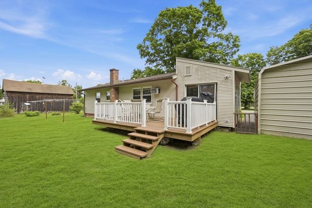 201 Batchelor St, Granby, MA 01033
