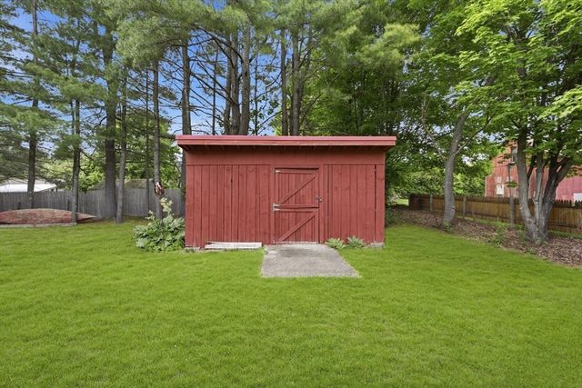 201 Batchelor St, Granby, MA 01033