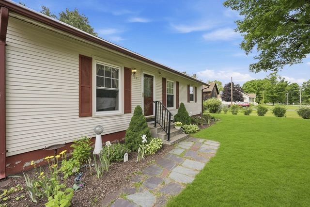 201 Batchelor St, Granby, MA 01033