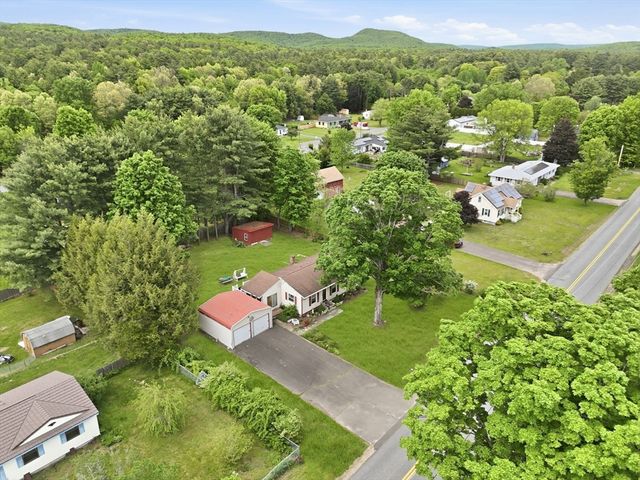 201 Batchelor St, Granby, MA 01033