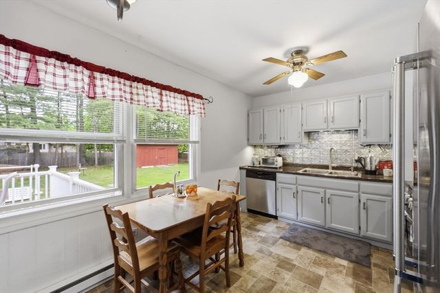201 Batchelor St, Granby, MA 01033