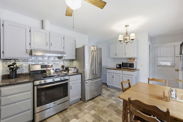 201 Batchelor St, Granby, MA 01033