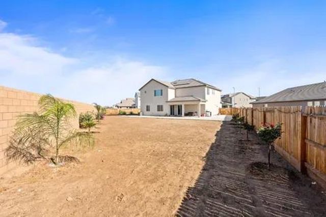 2027 N Bliss Avenue, Fresno, CA 93727