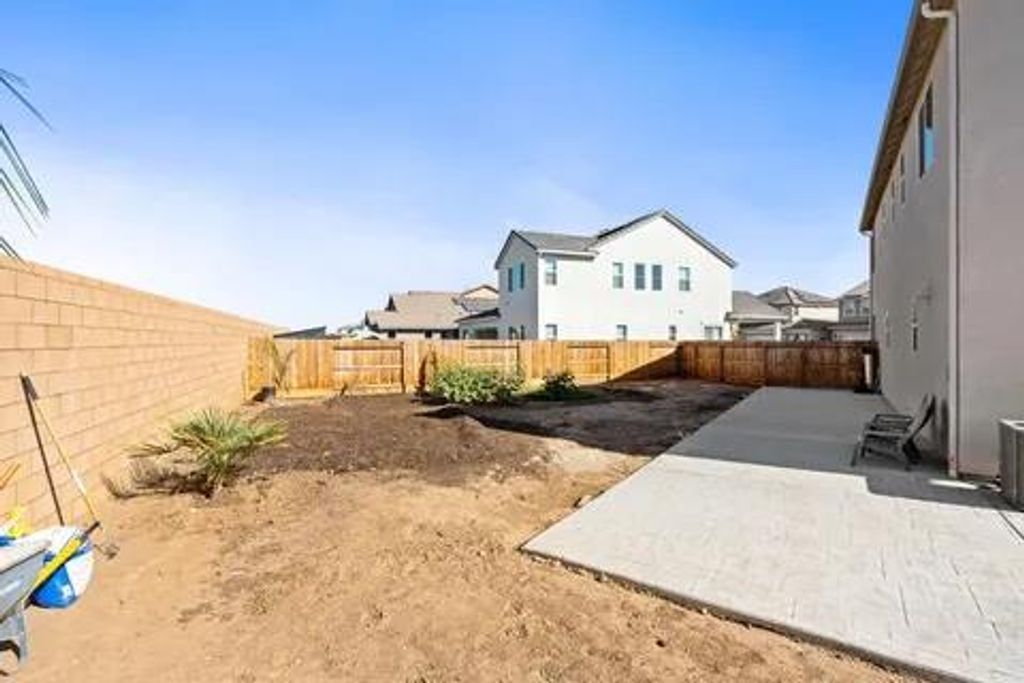 Image 31 of property listing at 2027 N Bliss Avenue, Fresno, CA 93727