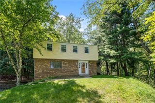 4985 Graphic Dr, Hampton, PA 15044
