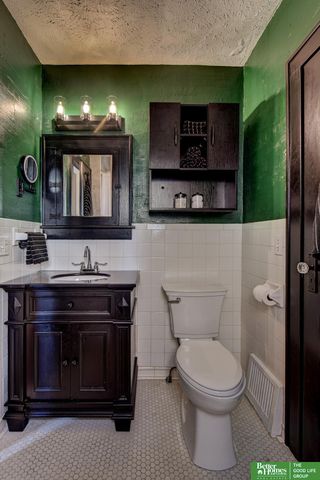 2747 Iowa Street, Omaha, NE 68112