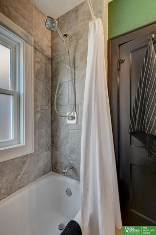 2747 Iowa Street, Omaha, NE 68112