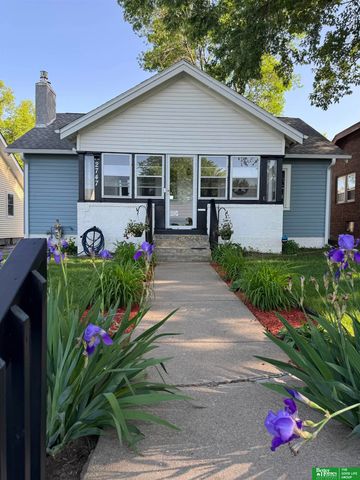 2747 Iowa Street, Omaha, NE 68112