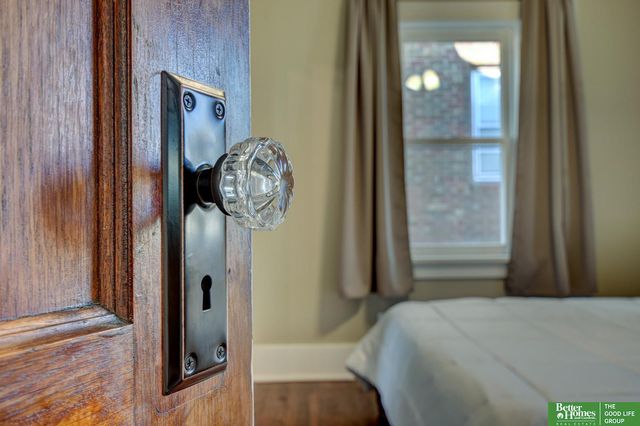 2747 Iowa Street, Omaha, NE 68112