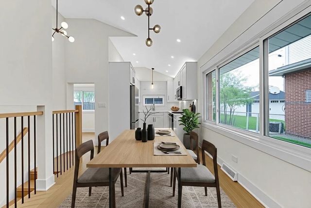 7135 N OZARK Avenue, Chicago, IL 60631