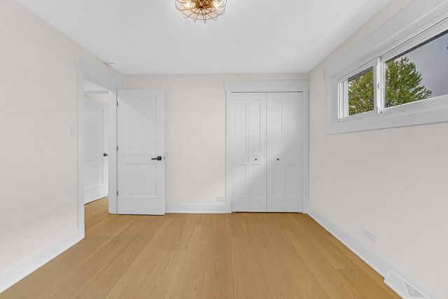 7135 N OZARK Avenue, Chicago, IL 60631