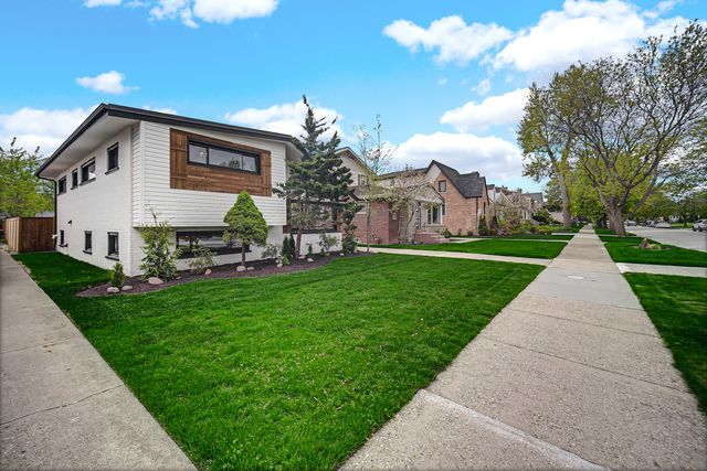 7135 N OZARK Avenue, Chicago, IL 60631