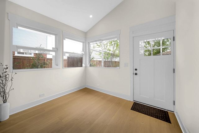 7135 N OZARK Avenue, Chicago, IL 60631