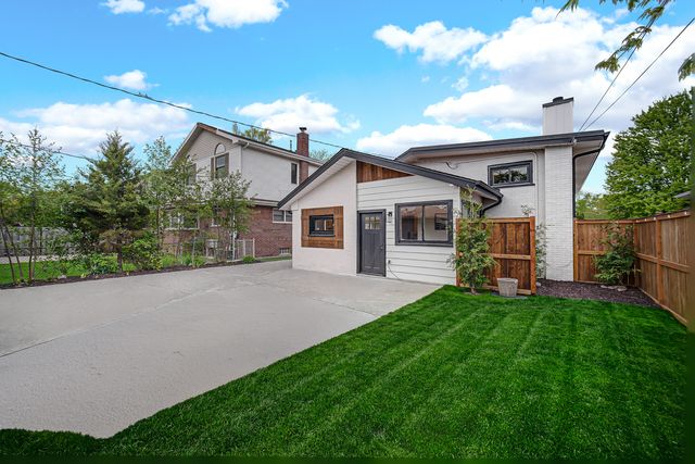 7135 N OZARK Avenue, Chicago, IL 60631