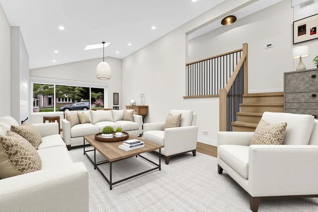 7135 N OZARK Avenue, Chicago, IL 60631