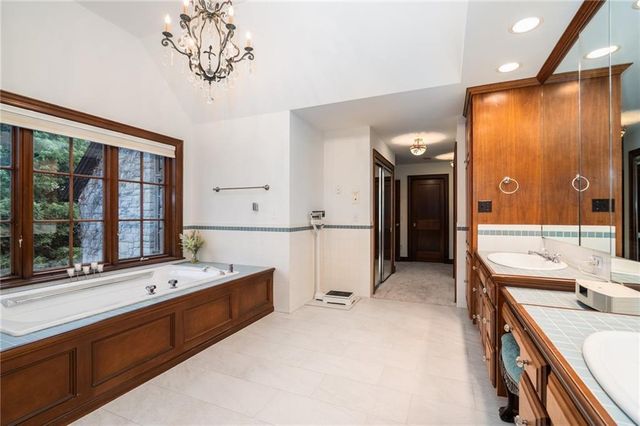 879 N 200 Road, Baldwin City, KS 66006