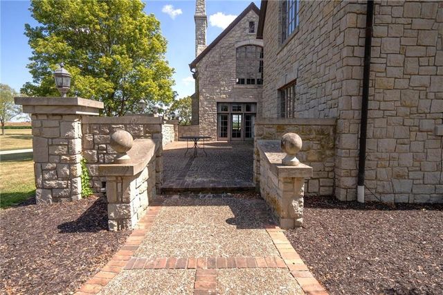 879 N 200 Road, Baldwin City, KS 66006