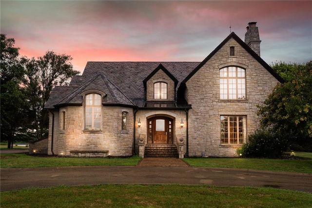 879 N 200 Road, Baldwin City, KS 66006