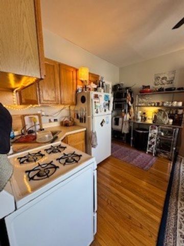 3917 N SOUTHPORT Avenue 2W, Chicago, IL 60613