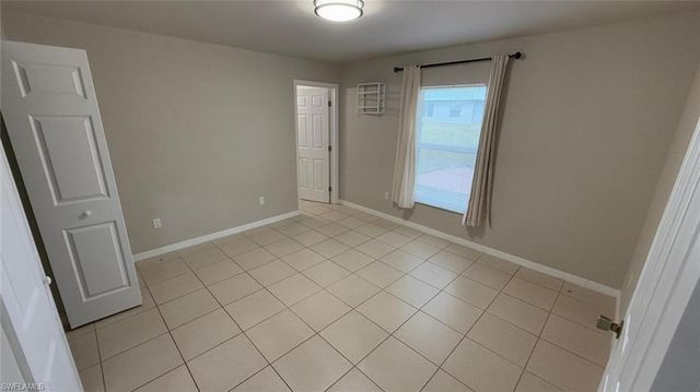 1621 SW 33rd ST, Cape Coral, FL 33914